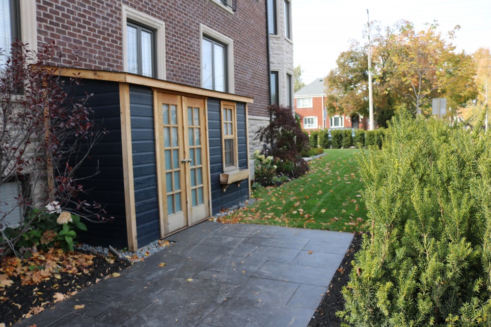 privacy hedge, walkway, Summerwood storage shed